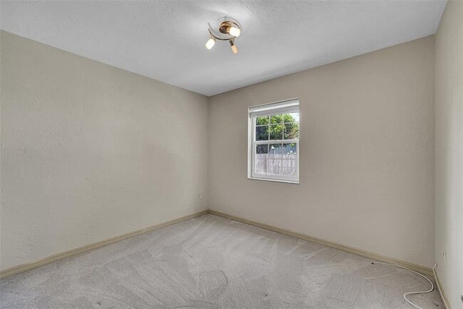 Building Photo - 257 NE 45th Ct