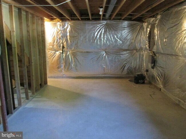 Building Photo - 1300 Treasure Dr