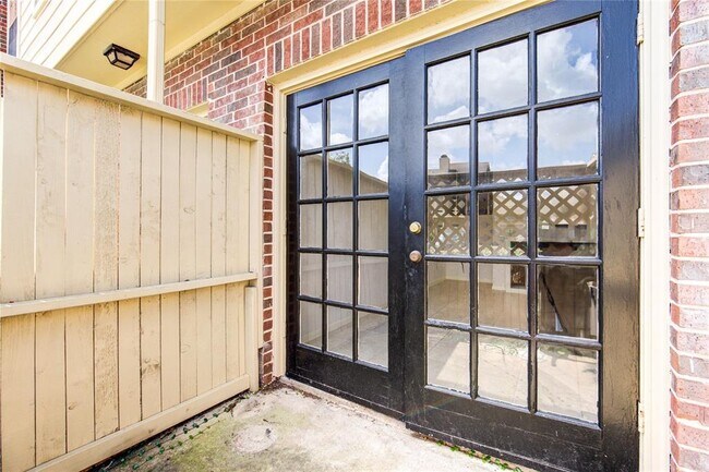Building Photo - 2121 El Paseo St