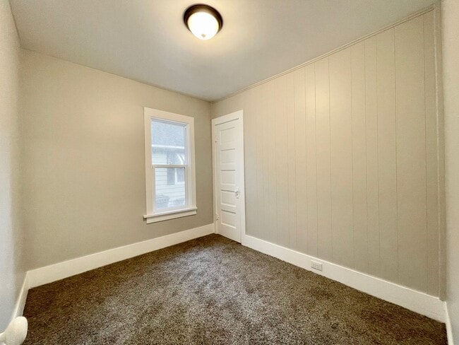 Building Photo - Two Bedroom Home in Muskegon