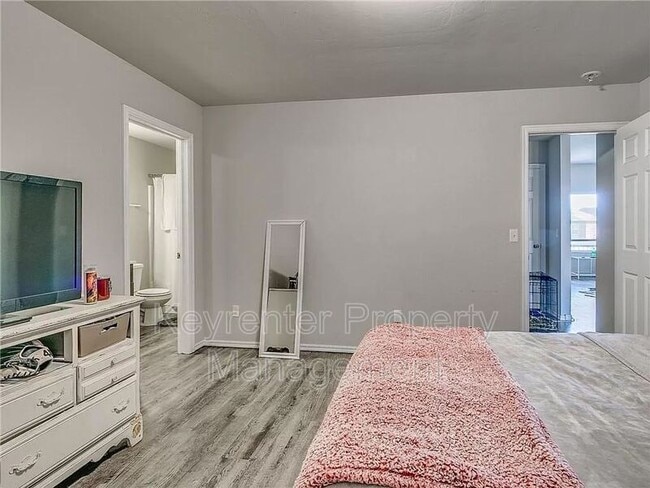 Building Photo - 805 Hallow Oak Ct