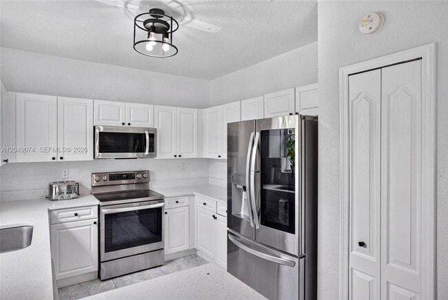 Building Photo - 913 NW 135th Ave