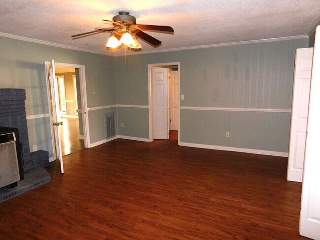 Building Photo - 2128 N Red Banks Rd