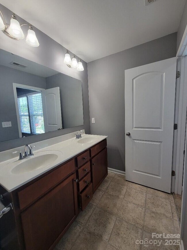 Building Photo - 1349 Haestad Ct