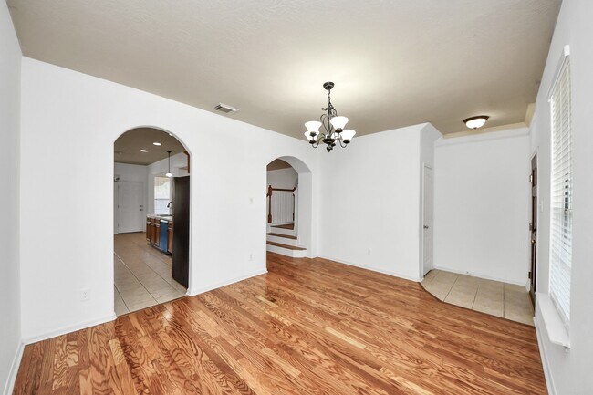 Building Photo - 13114 Oak Ledge Dr