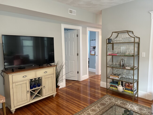 Building Photo - 307 Highland Ave