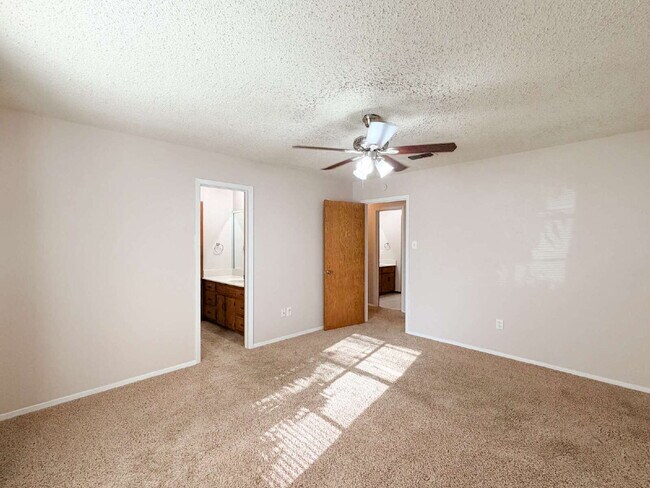 Building Photo - Charming 3-Bedroom Haven with Cozy Fireplace in North Richland Hills!