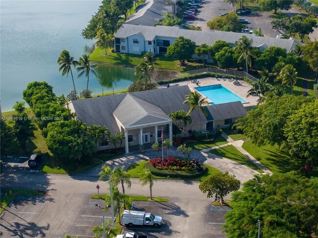 Building Photo - 1400 Jefferson Dr