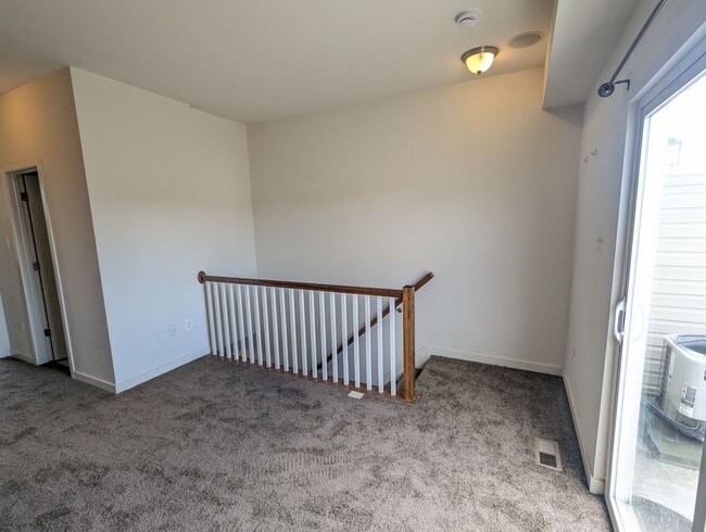 Building Photo - Modern 4 level townhouse available for imm...