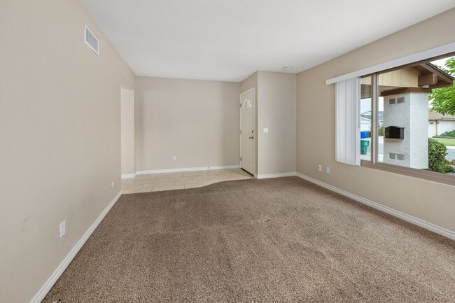 Building Photo - Single Family House One Level