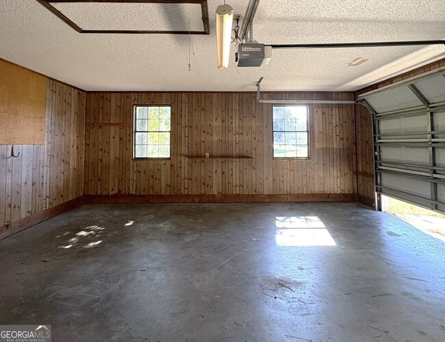 Building Photo - 204 Tanglewood Dr