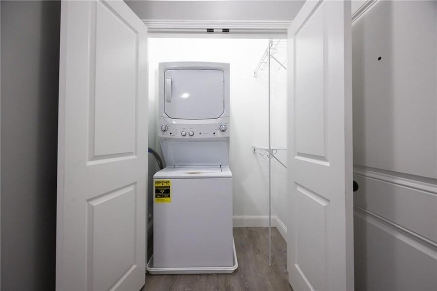 Building Photo - 6899 Post Rd