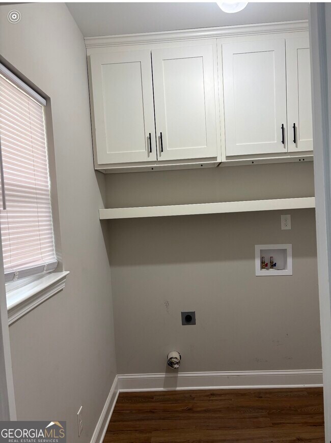 Building Photo - 121 Johnson St