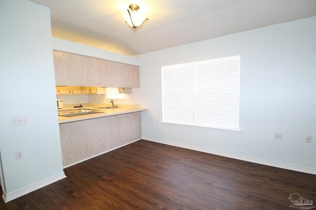 Building Photo - 1128 Sweetbriar St