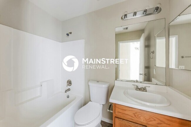 Building Photo - 3 Bedroom Pet-Friendly Home in Phoenix, AZ with Main Street Renewal