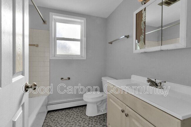 Building Photo - 1190 Orchard Park Rd