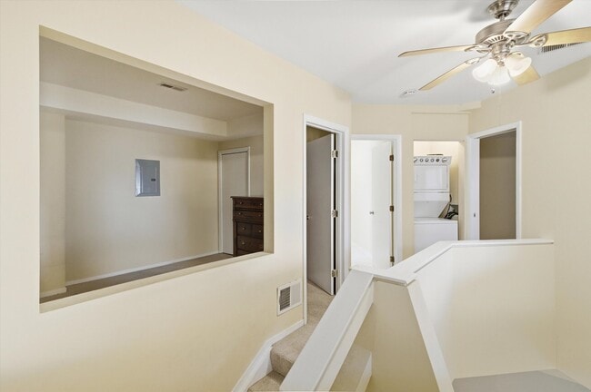 Building Photo - 6337 Roosevelt Rd