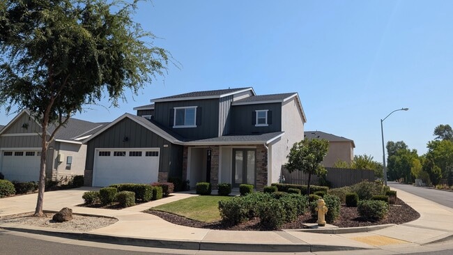 Building Photo - 2306 Malaspina Dr