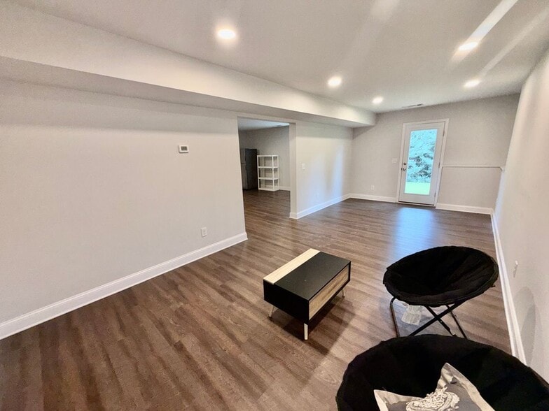 Building Photo - 323 Coppergate Ct