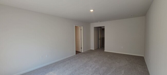 Building Photo - 23 Berryville Dr