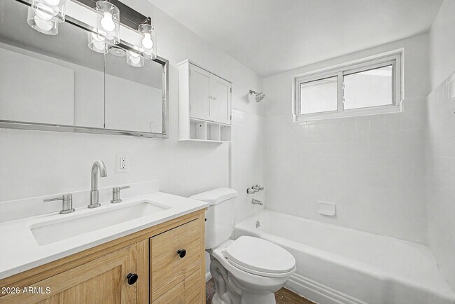 Building Photo - 317 N Elm St