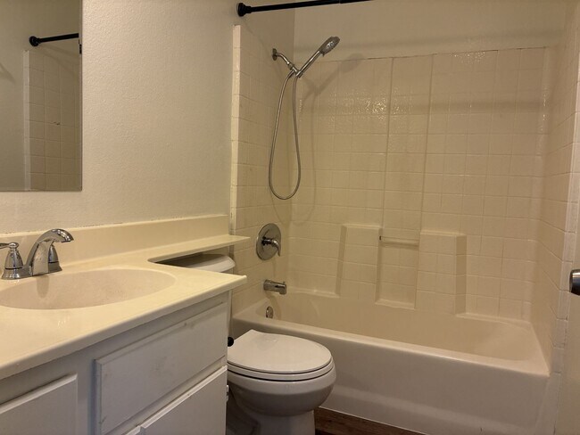 Building Photo - Newly Updated 4-bedroom, 3-bathroom home located in a great area of San Bernardino