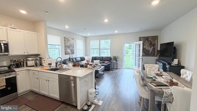 Building Photo - 20 Nelsons Wy