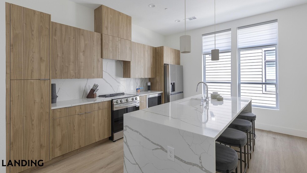 Building Photo - 2206 Arroyo Ave