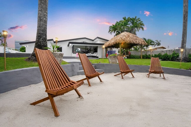 Building Photo - 20140 NE 25th Ct