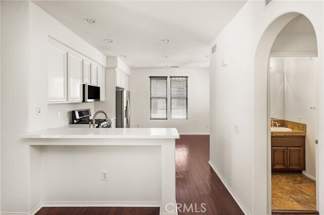 Building Photo - 125 Tall Oak
