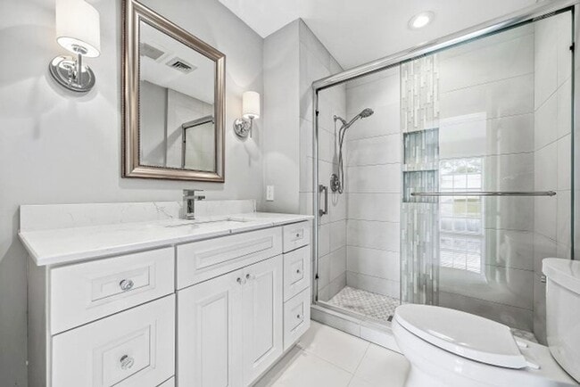 Building Photo - 417 N Country Club Dr