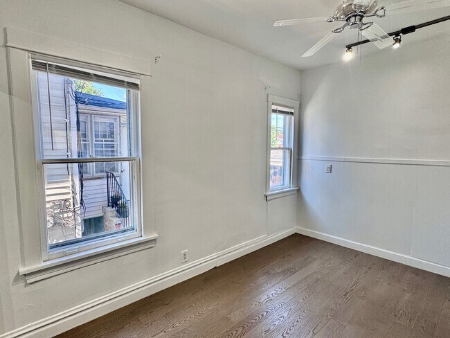 Building Photo - 2047 N Lavergne Ave