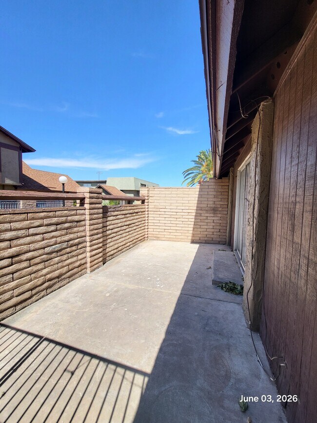 Building Photo - 4456 Buena Vista Dr