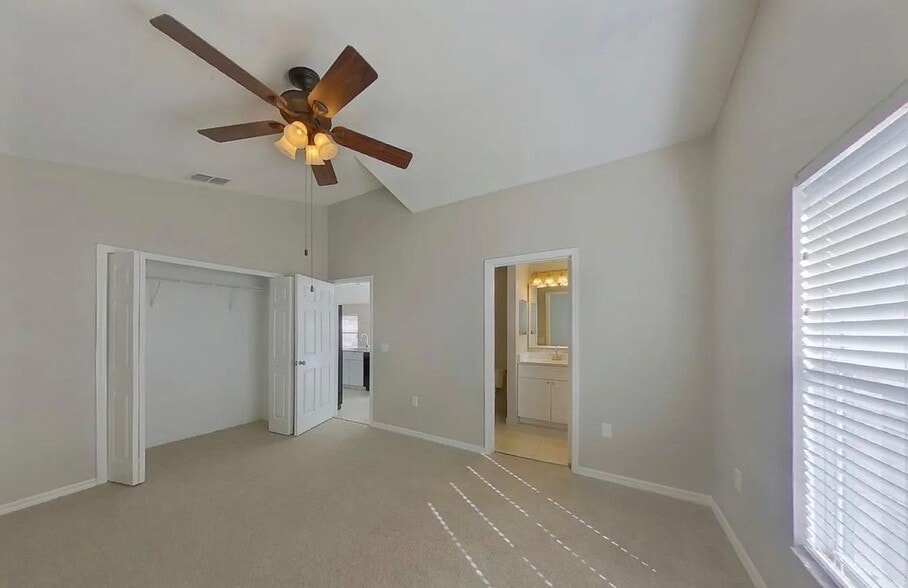 Building Photo - 2412 Cedarfield Ln