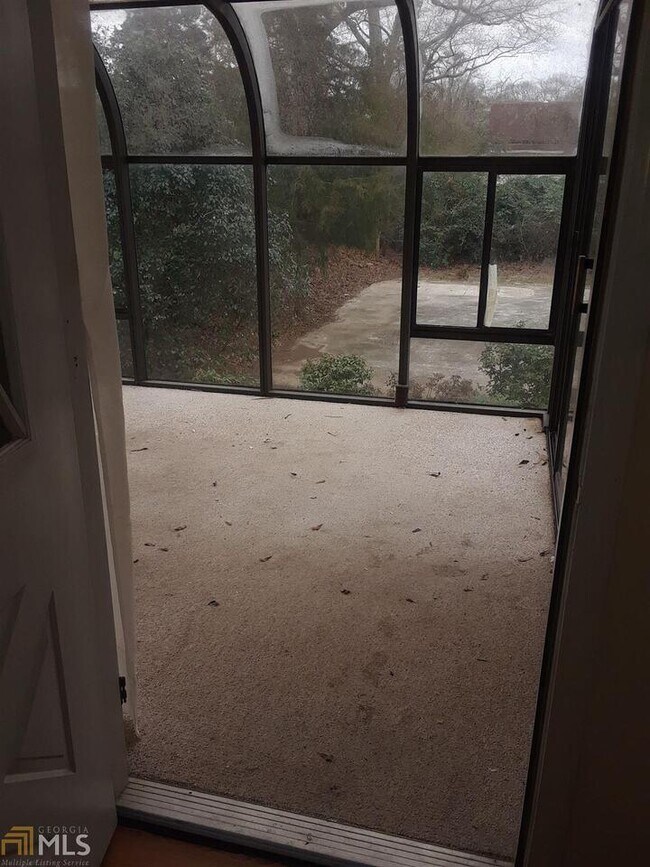 Building Photo - 995 Green St SE