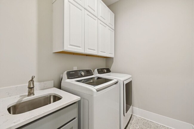 Building Photo - Gorgeous Rental! Like NEW!!!