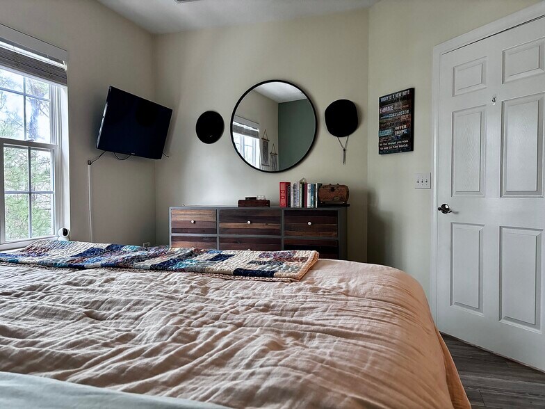 Building Photo - 111 Fountain Pointe Ln