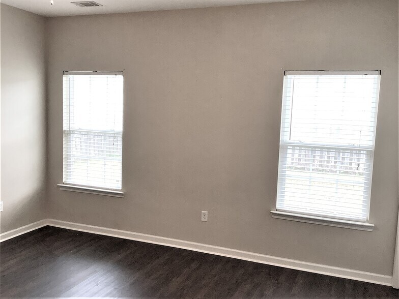 Building Photo - 30 Valley Oak Dr