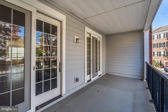 Building Photo - 705 Captains Way