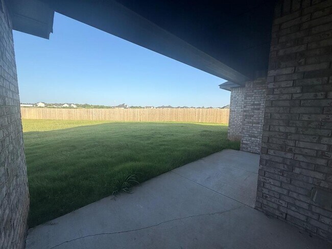 Building Photo - 9544 Monterey Dr