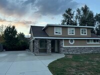 Building Photo - 781 Sherwood Dr