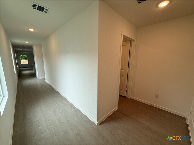 Building Photo - 130 Pastar Fls
