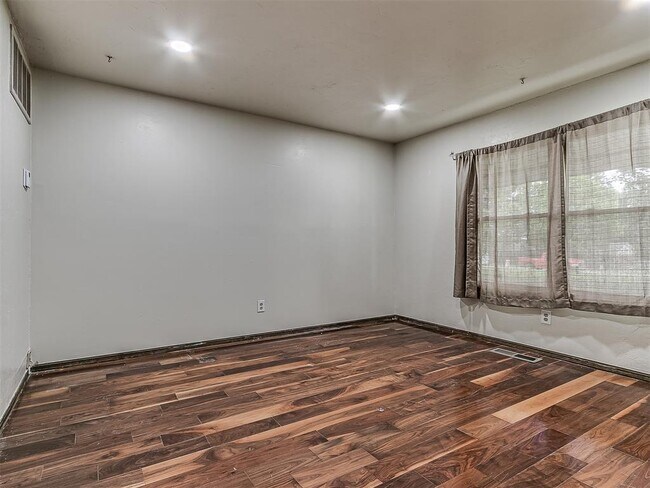 Building Photo - 1170 Mockingbird Cir