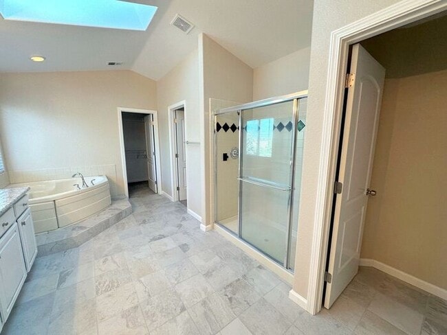 Building Photo - 3031 Sky Country Dr