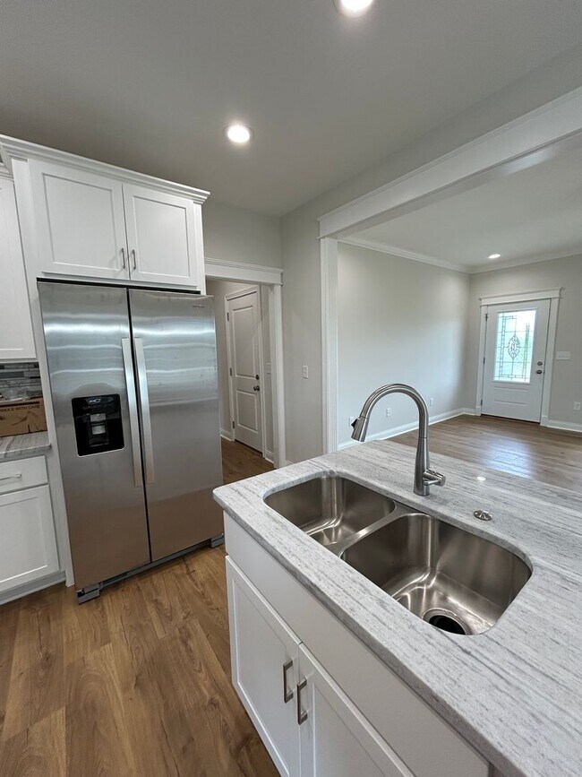 Building Photo - 5398 Peony Dr