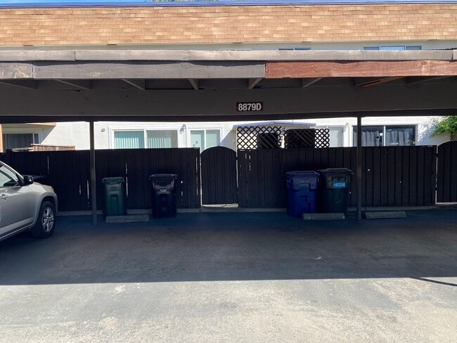 Building Photo - 3 Bedroom 1.5 Bath Townhome Near River Access