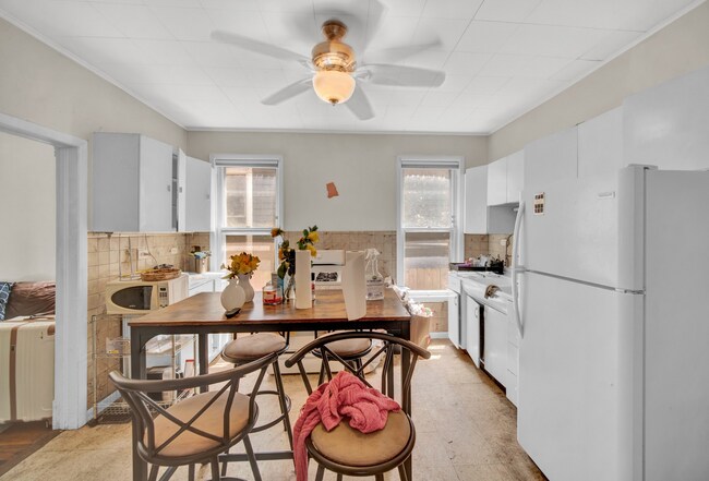 Building Photo - 2018 Pratt Ct