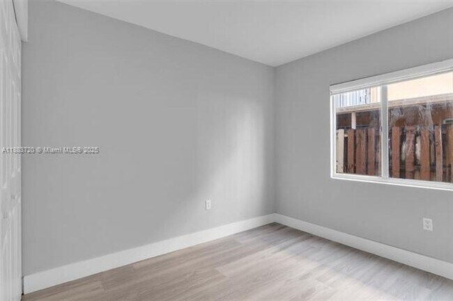 Building Photo - 6235 SW Kendale Lakes Cir