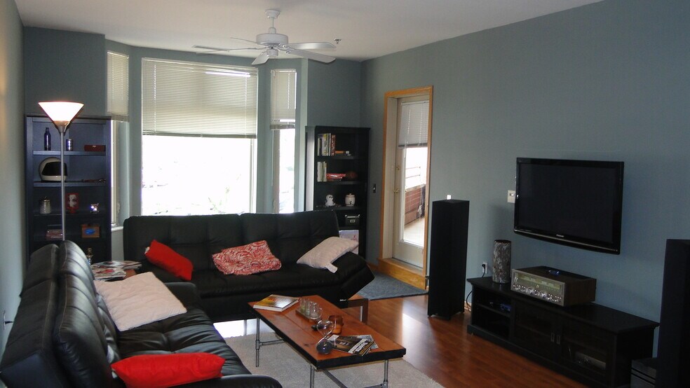 Building Photo - 301 Harbour Town Dr