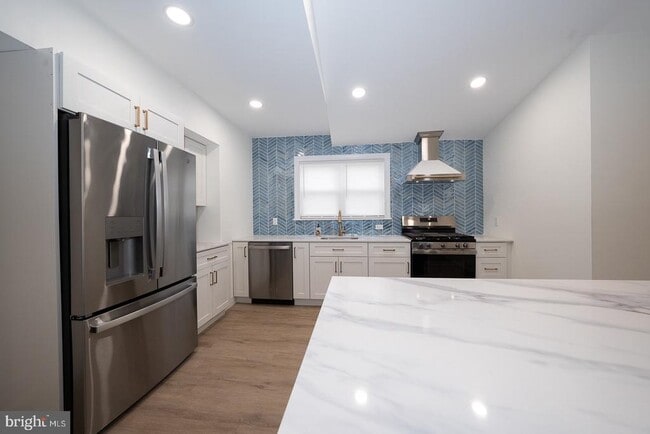 Building Photo - 717 Miller St